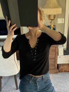 White House black market black lace up quarter sleeved shirt